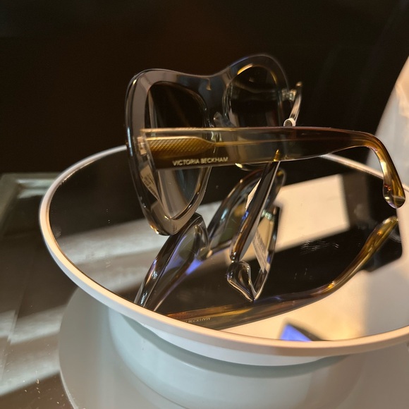 VICTORIA BECKHAM | Striped Khaki Geometric Square Acetate Sunglasses - Picture 4 of 13